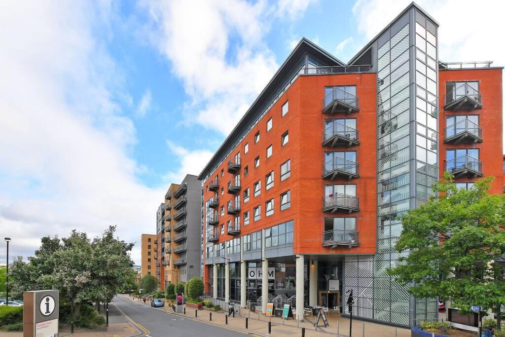 Perfectly Located City Centre Studio Apartment - West One With Free Wifi, Gym Access, Netflix Sheffield Exterior foto