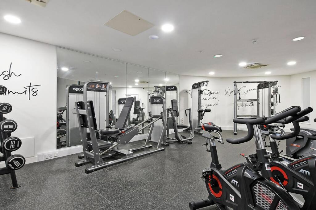 Perfectly Located City Centre Studio Apartment - West One With Free Wifi, Gym Access, Netflix Sheffield Exterior foto