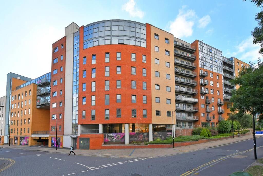 Perfectly Located City Centre Studio Apartment - West One With Free Wifi, Gym Access, Netflix Sheffield Exterior foto
